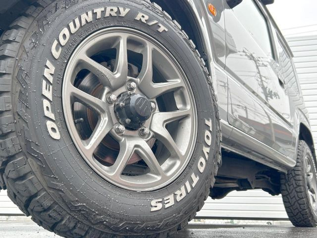 �y���������C���`�A���~�z�C�[���z�O�ςɃ}�b�`���������A���~�z�C�[���𑕒����Ă���܂��B�e��ЊO�A���~�z�C�[����A�X�^�b�h���X�^�C�����戵�����Ă���܂��B���񂲑��k����������