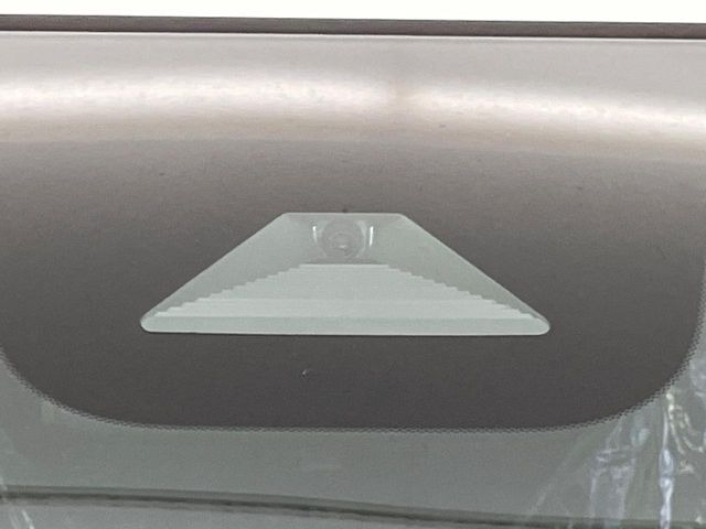 �y�z���_�Z���V���O�z���s���ɑO���̎ԗ�����F�����A�Փ˂������Ȏ��͌x��ƃu���[�L�ŏՓˉ���Ɣ�Q�y�����A�V�X�g�B�����S�Ƀh���C�u�����y���݂��������܂��B