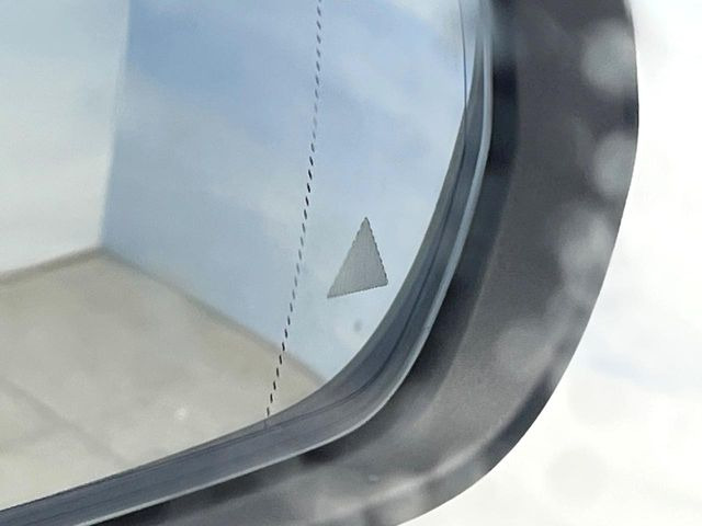 ���u���C���h�A�V�X�g�Z���T�[:���p����̎Ԃ����m���A�h���C�o�[���Ԑ��ύX���s���ۂɁA�x�����Ƌ��ɒ��ӂ𑣂��Ă������S�x���@�\�ł�!