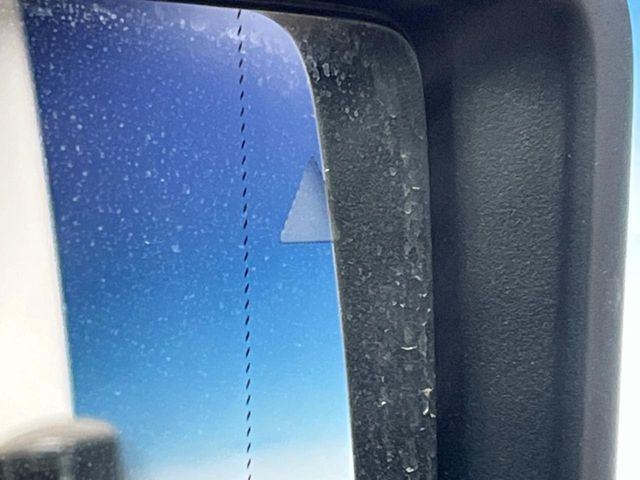 ●ブラインドアシストセンサー:視角からの車を感知し、ドライバーが車線変更を行う際に、警告音と共に注意を促してくれる安全支援機能です!