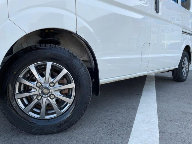 �y12�C���`�A���~�z�C�[���z�O�ςɃ}�b�`�����A���~�z�C�[���𑕒����Ă���܂��B�e��A���~�z�C�[����A�X�^�b�h���X�^�C�����戵�����Ă���܂��B���񂲑��k����������