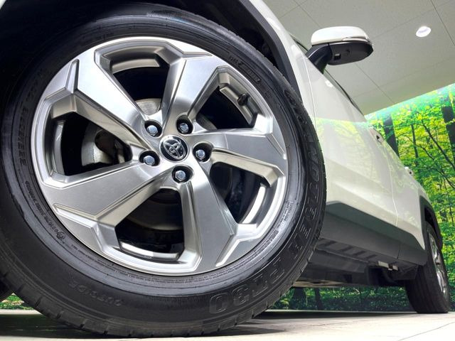 【純正18インチアルミホイール】外観にマッチした純正アルミホイールを装着しております。各種社外アルミホイールや、スタッドレスタイヤも取扱いしております。是非ご相談ください♪