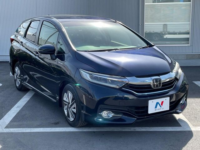 高透明度のガラス皮膜で撥水はもちろん、上質なツヤ・光沢を実現。紫外線や酸性雨から大切な愛車を保護し、色あせ・劣化を防止。「弾スプラッシュコート」、「弾プリミッサコート」からお選びいただけます。