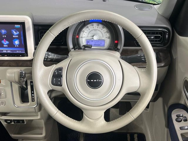 �y�����v�����X�e�A�����O�z�㎿�Ȋv���g�p���邱�ƂŁA��ɂ����������݂ƂĂ��^�]���₷���n���h���ł���