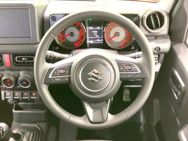 �y�����v�����X�e�A�����O�z�㎿�Ȋv���g�p���邱�ƂŁA��ɂ����������݂ƂĂ��^�]���₷���n���h���ł���