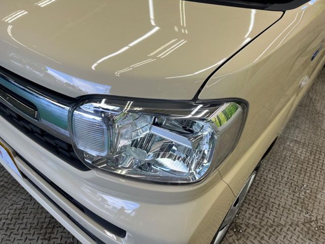 �yLED�w�b�h���C�g�z���V����ԑ��s�����ǍD�Ȏ��E���m�ۂ����S���ĉ^�]�ł��鍂�P�xLED�w�b�h���C�g�𑕔�!�_�����x�������A����d�͂��}�����Ă��܂��B