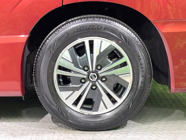 【純正15インチアルミホイール】外観にマッチした純正アルミホイールを装着しております。各種社外アルミホイールや、スタッドレスタイヤも取扱いしております。是非ご相談ください♪