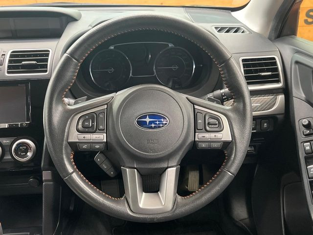 �y�����v�����X�e�A�����O�z�㎿�Ȋv���g�p���邱�ƂŁA��ɂ����������݂ƂĂ��^�]���₷���n���h���ł���