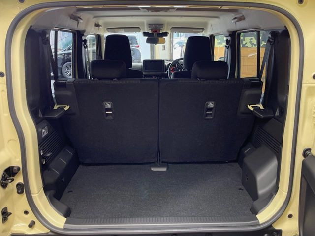 ���i�̂���������ʋ΁A���}���ɏ\���ȉ׎��X�y�[�X���m�ۂ��Ă���܂��B�Z�J���h�V�[�g��|���ƁA�傫�ȉו��̐ύڂ��\�ł���