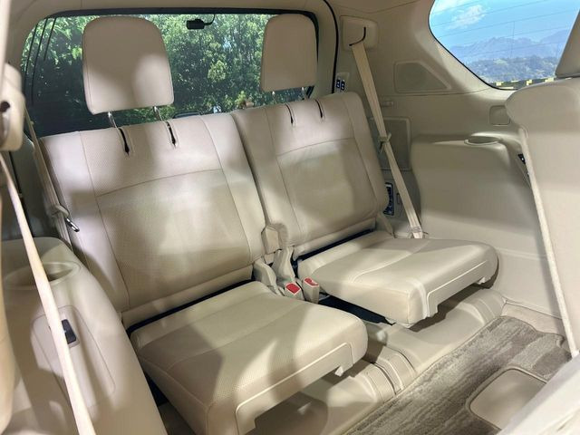 3列目シートはもちろん状態良好☆大人でもゆったりと座って頂けますので、大人数でのお出かけもラクラクです♪ご家族で、気の知れた仲間で、ドライブに行くのが楽しみですね♪