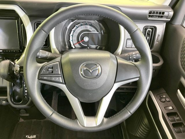 �y�����v�����X�e�A�����O�z�㎿�Ȋv���g�p���邱�ƂŁA��ɂ����������݂ƂĂ��^�]���₷���n���h���ł���