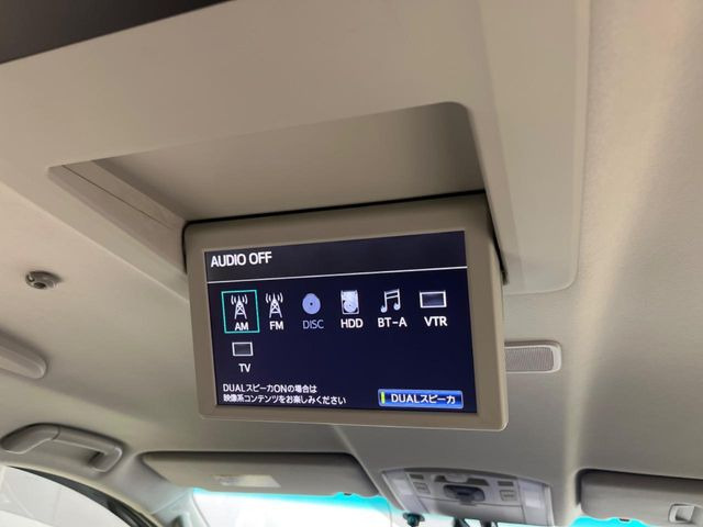 【フリップダウンモニター】大画面モニターで後席でもエンタメをお楽しみいただけます。小さなお子様にも大人気の装備です♪