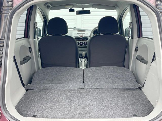 ���i�̂���������ʋ΁A���}���ɏ\���ȉ׎��X�y�[�X���m�ۂ��Ă���܂��B�Z�J���h�V�[�g��|���ƁA�傫�ȉו��̐ύڂ��\�ł���