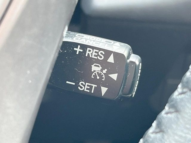 【レーダークルーズコントロール】高速道路での長距離走行が楽に!!自動で速度を保つクルーズコントロールが、衝突軽減システムと連携し、前方の車両を感知して車間を保つように速度調節してくれます!!