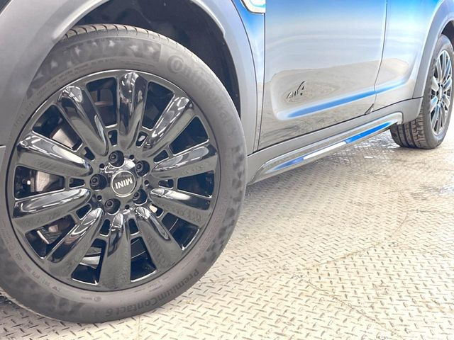 ●純正18インチアルミホイール:輸入車ならではの卓越した走りを支えるホイールと足回りです!日本車の走りに慣れている方にもぜひ体感して頂きたいほど、高いレベルでまとまっています!