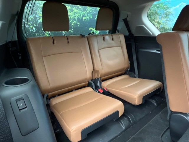 3列目シートはもちろん状態良好☆大人でもゆったりと座って頂けますので、大人数でのお出かけもラクラクです♪ご家族で、気の知れた仲間で、ドライブに行くのが楽しみですね♪