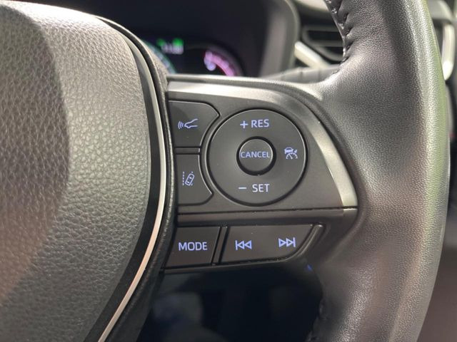 【レーダークルーズコントロール】高速道路での長距離走行が楽に!!自動で速度を保つクルーズコントロールが、衝突軽減システムと連携し、前方の車両を感知して車間を保つように速度調節してくれます!!