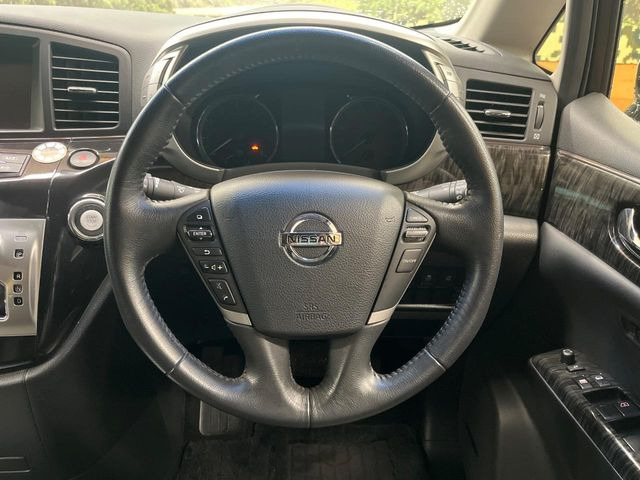 �y�����v�����X�e�A�����O�z�㎿�Ȋv���g�p���邱�ƂŁA��ɂ����������݂ƂĂ��^�]���₷���n���h���ł���