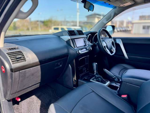 ご覧いただき誠に有難うございます。【GLOBAL CREST幸手店】 埼玉県幸手市の1000坪ほどの広大な敷地に常時150台以上展示しております。屋内でご覧いただくことも可能です。