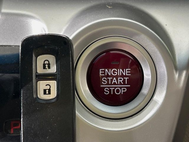 �yHonda�X�}�[�g�L�[�z�J�o����|�P�b�g�ɓ��ꂽ�܂܂ł��h�A�̎{���E�������\�ȃX�}�[�g�L�[�𑕔��B�G���W���̃I���E�I�t�����J�M�����o���K�v����������Ƃ��Ă��֗��ł���