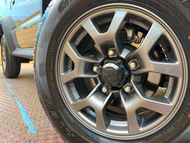 �y����15�C���`�A���~�z�C�[���z�O�ςɃ}�b�`���������A���~�z�C�[���𑕒����Ă���܂��B�e��ЊO�A���~�z�C�[����A�X�^�b�h���X�^�C�����戵�����Ă���܂��B���񂲑��k����������