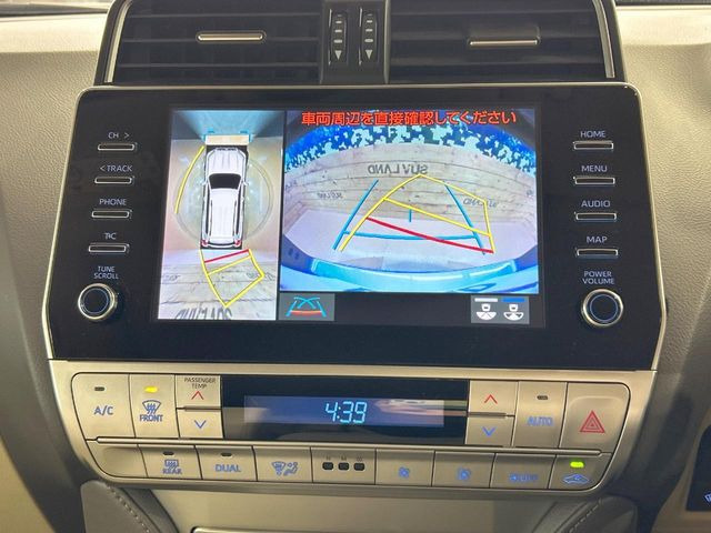 【パノラミックビューモニター】専用のカメラにより、上から見下ろしたような視点で360度クルマの周囲を確認することができます☆死角部分も確認しやすく、狭い場所での切り返しや駐車もスムーズに行えます。