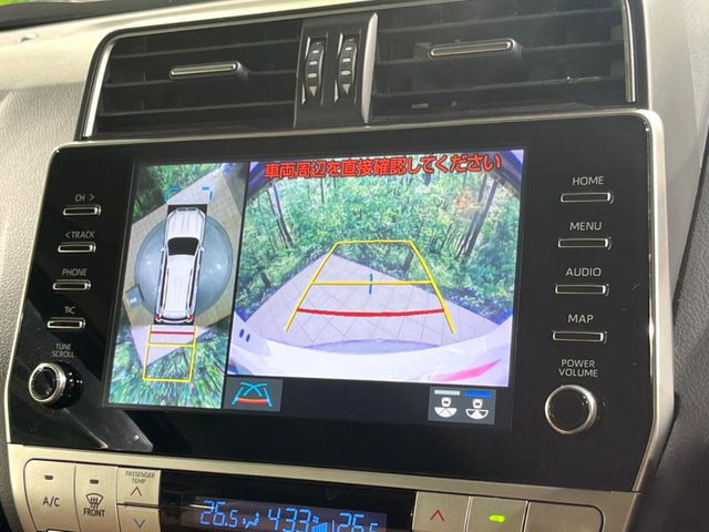 【パノラミックビューモニター】専用のカメラにより、上から見下ろしたような視点で360度クルマの周囲を確認することができます☆死角部分も確認しやすく、狭い場所での切り返しや駐車もスムーズに行えます。