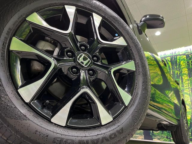 �y����18�C���`�A���~�z�C�[���z�O�ςɃ}�b�`���������A���~�z�C�[���𑕒����Ă���܂��B�e��ЊO�A���~�z�C�[����A�X�^�b�h���X�^�C�����戵�����Ă���܂��B���񂲑��k����������