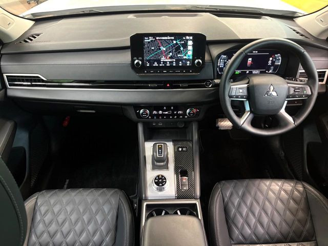 アウトランダーPHEV 2.4 P 4WD