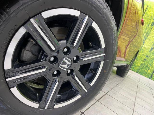 �y����16�C���`�A���~�z�C�[���z�O�ςɃ}�b�`���������A���~�z�C�[���𑕒����Ă���܂��B�e��ЊO�A���~�z�C�[����A�X�^�b�h���X�^�C�����戵�����Ă���܂��B���񂲑��k����������