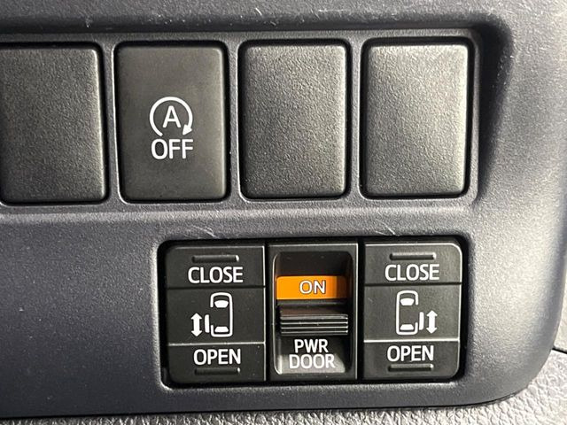 【両側パワースライドドア】スマートキーや運転席のスイッチで後席両側スライドドアの開閉が可能♪電動だから力を入れてドアを開ける必要が無く、小さなお子様でも簡単に開け閉めでき快適です♪