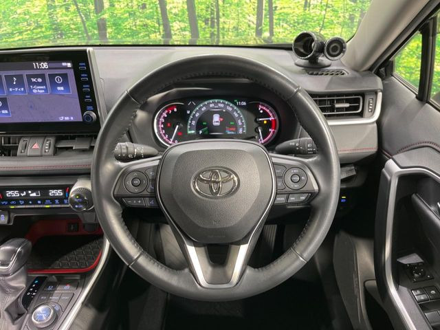 【ステアリングスイッチ】運転中、前方から目線をそらすことなく、オーディオ等の操作が可能な便利機能!安心&快適なドライブを演出してくれます♪