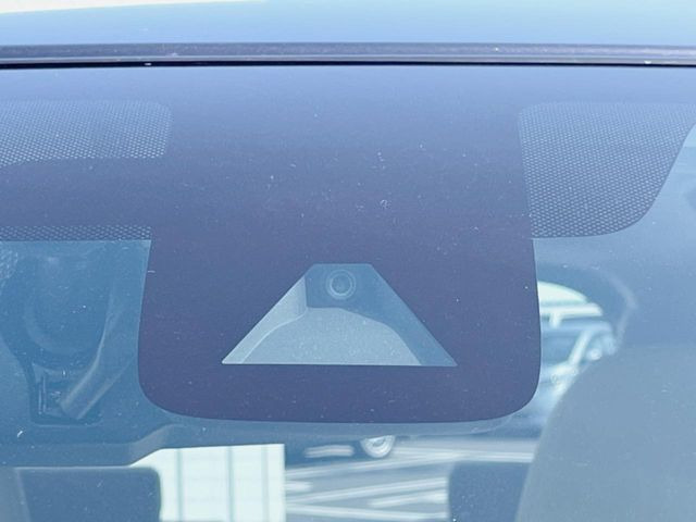 �y�C���e���W�F���g�G�}�[�W�F���V�[�u���[�L�z�t�����g�J�����őO���̎ԗ�����s�҂����m�B�Փ˂������Ȏ��͏Փ˔�Q�y���u���[�L���쓮�A�Փˉ�����T�|�[�g�B�����S�Ƀh���C�u�����y���݂��������܂��B