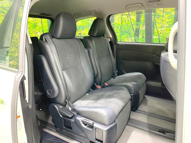 後部座席も気になるようなキズ・汚れやへたり等、大きなダメージはなく、良好な状態です。