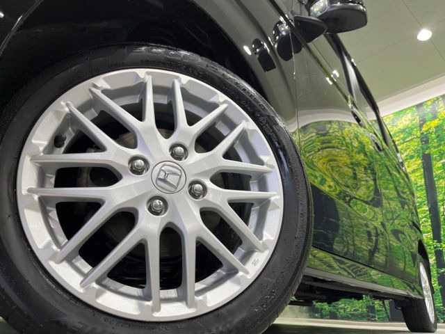 �y����15�C���`�A���~�z�C�[���z�O�ςɃ}�b�`���������A���~�z�C�[���𑕒����Ă���܂��B�e��ЊO�A���~�z�C�[����A�X�^�b�h���X�^�C�����戵�����Ă���܂��B���񂲑��k����������