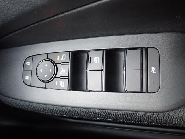 �d���i�[���h�A�~���[�E�p���[�E�B���h�E�������Ă��܂��B