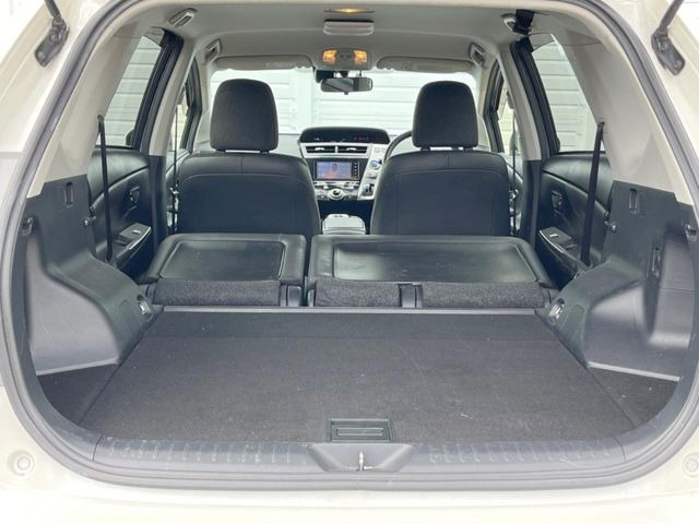 後席を格納すると、これだけの広さが!シーンに合わせたシートアレンジで、大きな荷物も積むことが出来ます♪