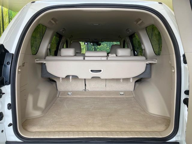 積み下ろしのしやすいデッキにはたっぷりと荷物を積み込んでいただけます。遊びから仕事まで、様々なシーンで頼れます♪