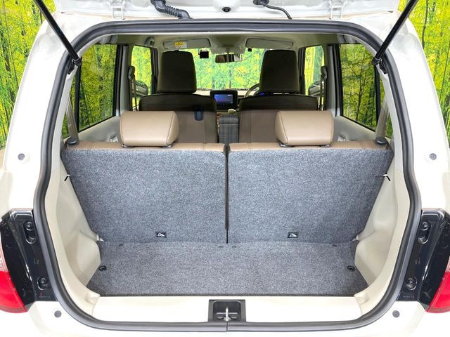 ���i�̂���������ʋ΁A���}���ɏ\���ȉ׎��X�y�[�X���m�ۂ��Ă���܂��B�Z�J���h�V�[�g��|���ƁA�傫�ȉו��̐ύڂ��\�ł���