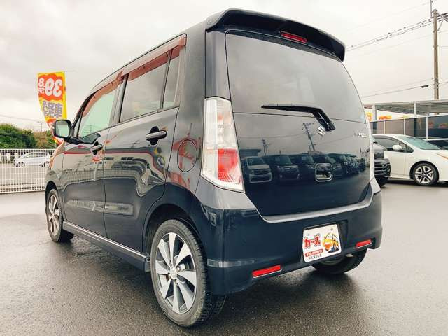 ���X�ł͌y�����Ԃ��畁�ʎԂ܂ŕ��L���I�[�����[�J�[�̎Ԏ�E�F�E�O���[�h��L�x�ɑ����Ă���܂��B