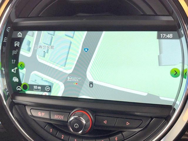 �������i�r:��̊��̂���i�r�́A����������ԓ������o���Ă���܂��B�I�[�f�B�I�@�\���[�����Ă���܂��̂ŁA�^�]�����y���߂܂���