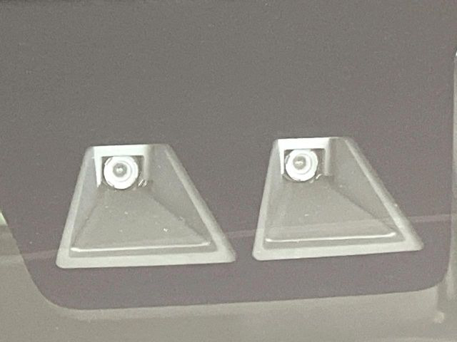 【スマートアシスト】走行中に前方の車両等を認識し、衝突しそうな時は警報とブレーキで衝突回避と被害軽減をアシスト。より安全にドライブをお楽しみいただけます。