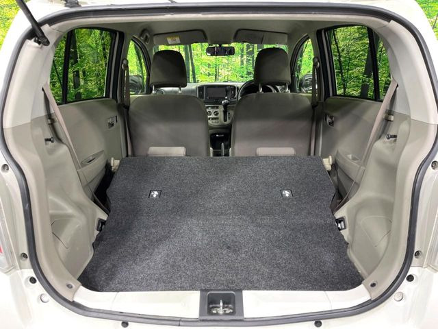 ���i�̂���������ʋ΁A���}���ɏ\���ȉ׎��X�y�[�X���m�ۂ��Ă���܂��B�Z�J���h�V�[�g��|���ƁA�傫�ȉו��̐ύڂ��\�ł���