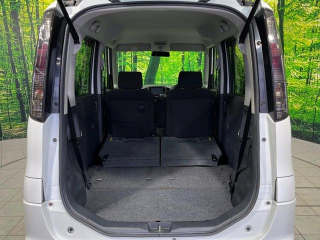 ���i�̂���������ʋ΁A���}���ɏ\���ȉ׎��X�y�[�X���m�ۂ��Ă���܂��B�Z�J���h�V�[�g��|���ƁA�傫�ȉו��̐ύڂ��\�ł���