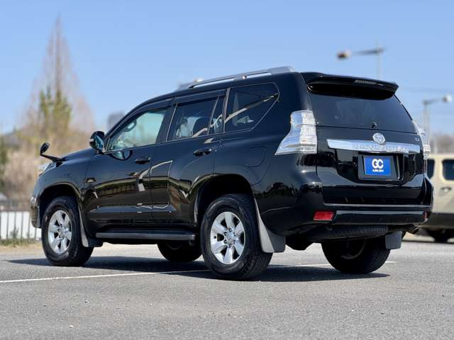 お車の詳細はお電話かメール・LINEにてご対応させて頂きます。遠方のお客様にもご安心してご契約頂けるようにご対応させて頂きます。 お気軽にお問い合わせくださいませ。