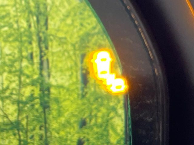 �y�u���C���h�X�|�b�g�C���t�H���[�V�����z���s���A�h�A�~���[�̎��p�ɂȂ�₷���ӏ��Ɍ㑱�Ԃ��ڋ߂���ƃT�C�h�~���[�t�߂Ɍx����\���A�h���C�o�[�ɒ��ӊ��N�����Ă���܂��B