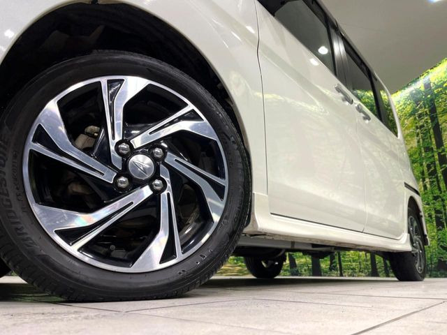 �y����15�C���`�A���~�z�C�[���z�O�ςɃ}�b�`���������A���~�z�C�[���𑕒����Ă���܂��B�e��ЊO�A���~�z�C�[����A�X�^�b�h���X�^�C�����戵�����Ă���܂��B���񂲑��k����������