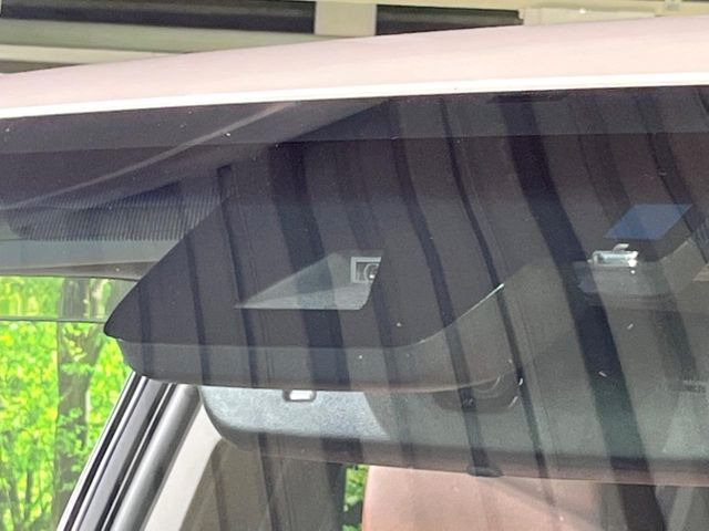 【トヨタセーフティセンス】走行中に前方の車両等を認識し、衝突しそうな時は警報とブレーキで衝突回避と被害軽減をアシスト。より安全にドライブをお楽しみいただけます。