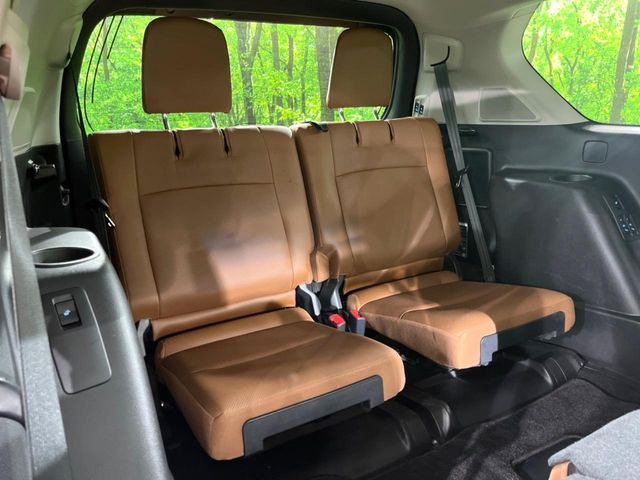 3列目シートはもちろん状態良好☆大人でもゆったりと座って頂けますので、大人数でのお出かけもラクラクです♪ご家族で、気の知れた仲間で、ドライブに行くのが楽しみですね♪