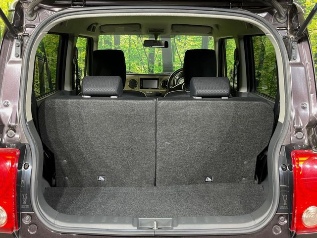 ���i�̂���������ʋ΁A���}���ɏ\���ȉ׎��X�y�[�X���m�ۂ��Ă���܂��B�Z�J���h�V�[�g��|���ƁA�傫�ȉו��̐ύڂ��\�ł���